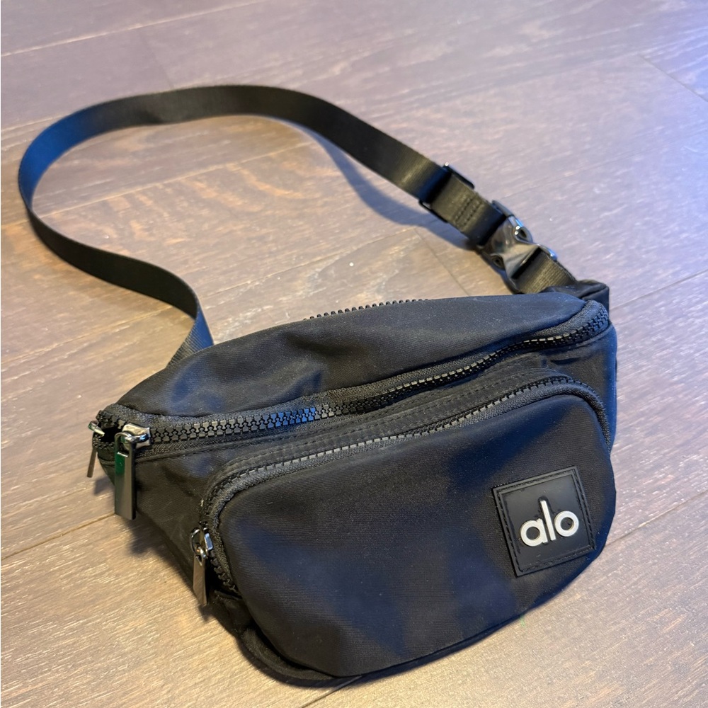 ALO Yoga Black Belt Bag for Men
